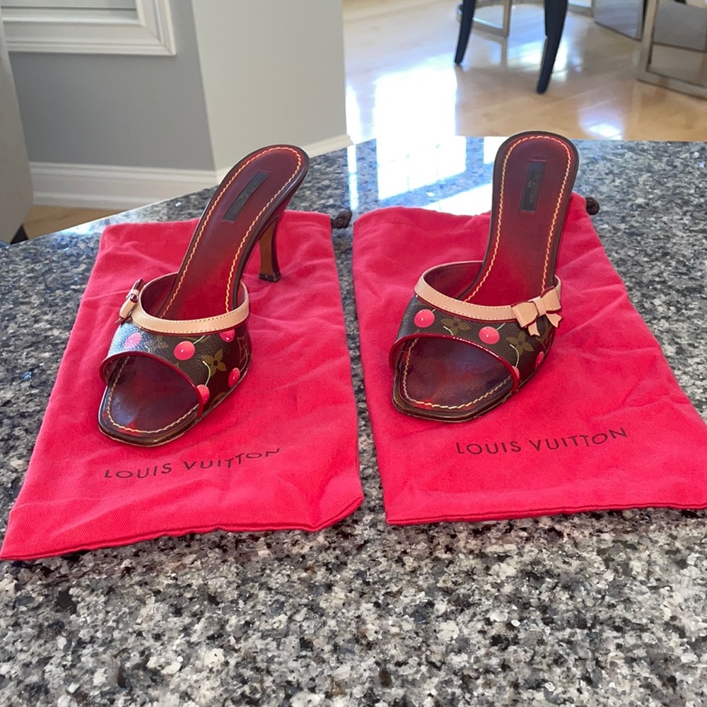 Louis Vuitton Takashi Murakami 🍒 Cherry slides - Picture 2 of 11